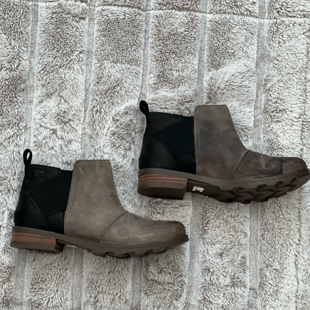 BRAND NEW SOREL BOOTS SIZE 9